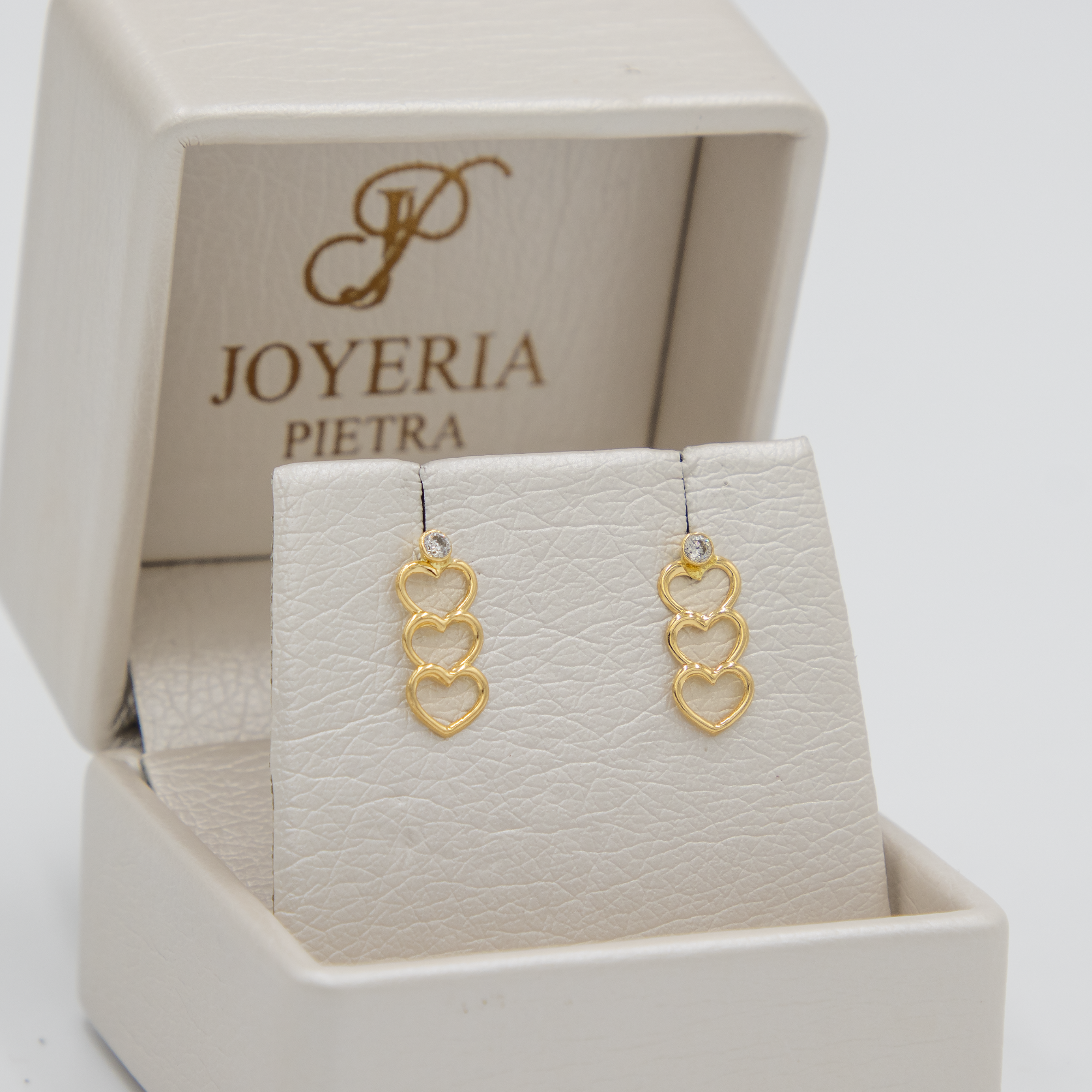 Topos Corazones en Silueta Triple - Circones Blancos - Oro Amarillo 18k - 0,75 g