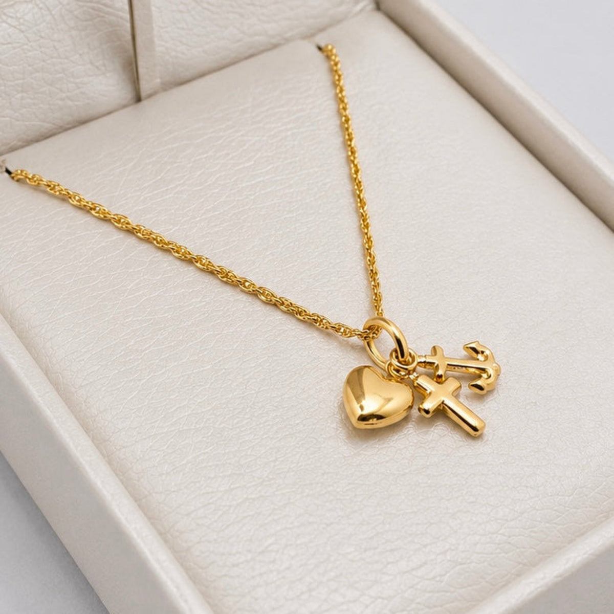 Set Cadena Mini Lazo + Dije Tres Gracias - Oro Amarillo 18K