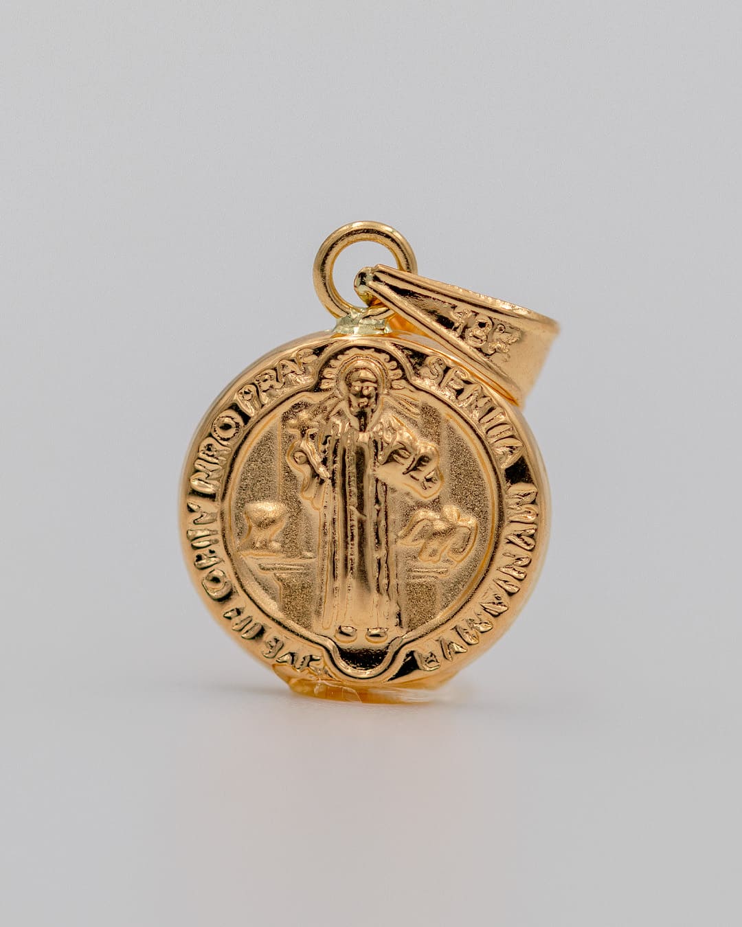 Dije San Benito, Oro Amarillo 18k - 0,85 gr