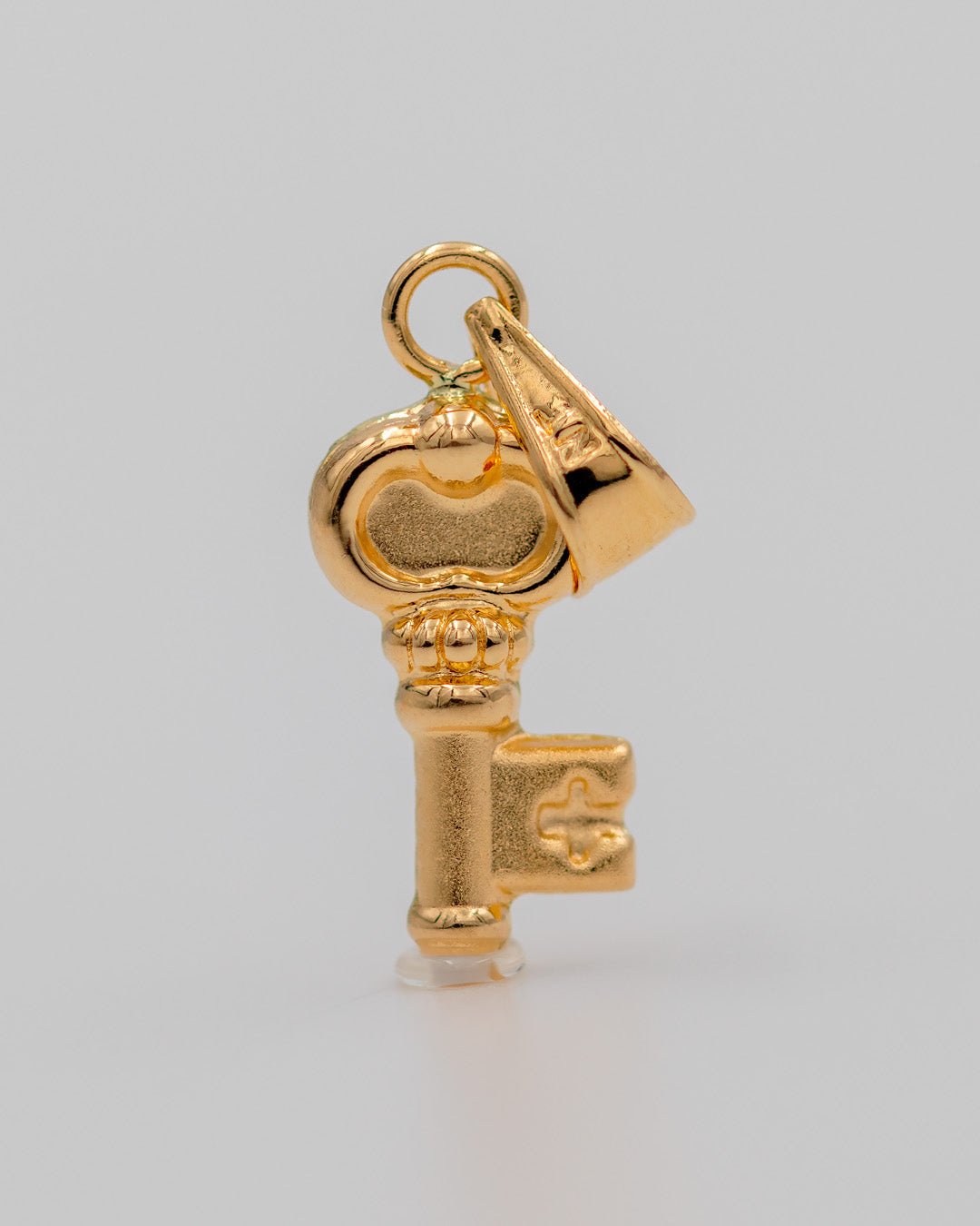 Dije Llave Toquelada, Oro Amarillo 18k - 0,45 gr