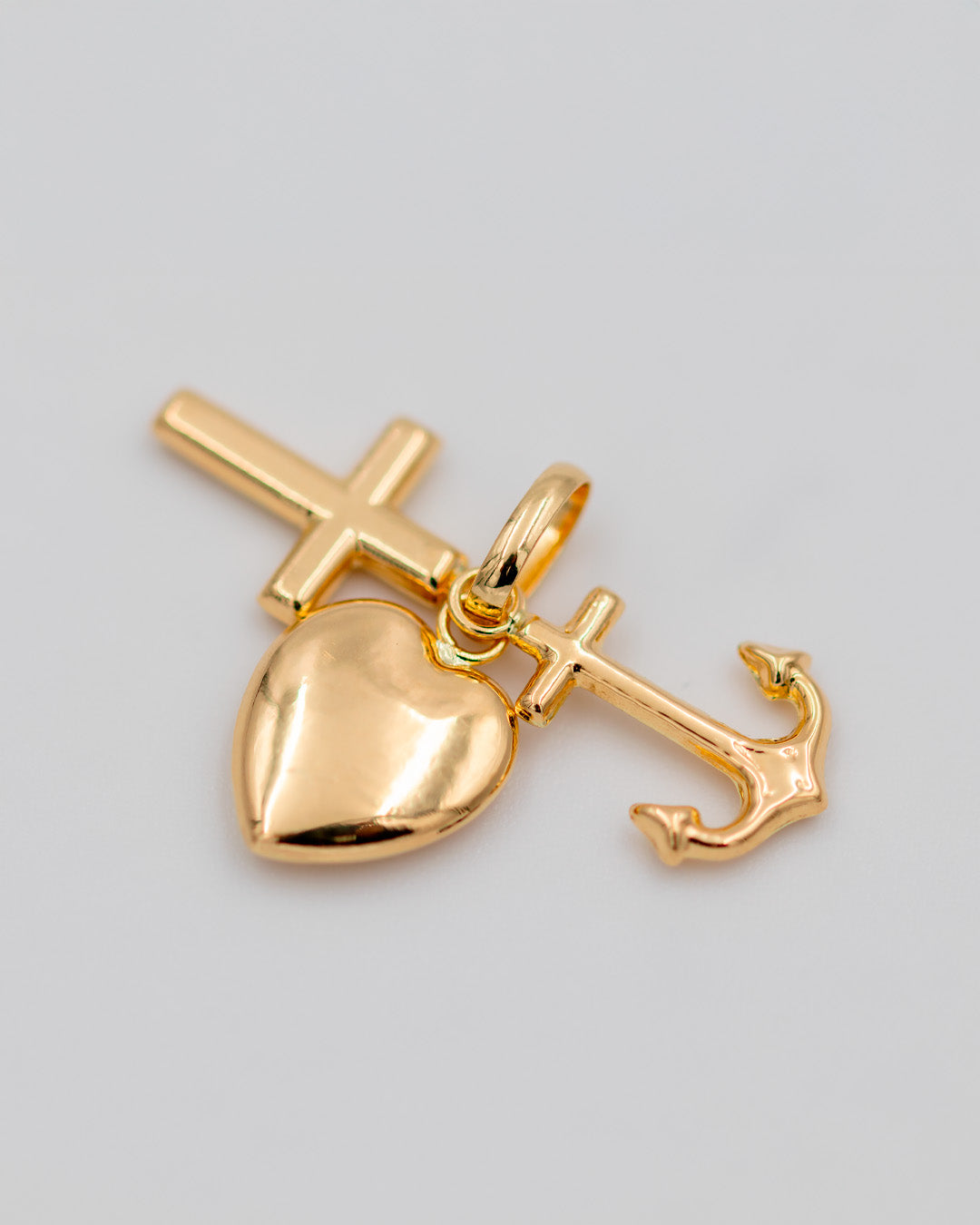Dije Tres Gracias, Oro Amarillo 18k - 1,1 gr