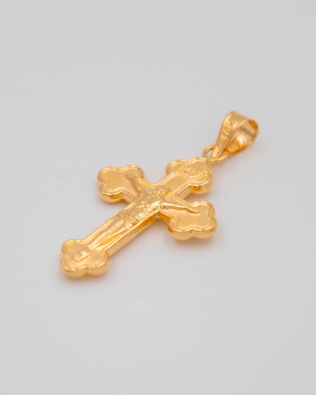 Dije Cruz Cristo Punta Trebol, Oro Amarillo 18k - 2,2 gr