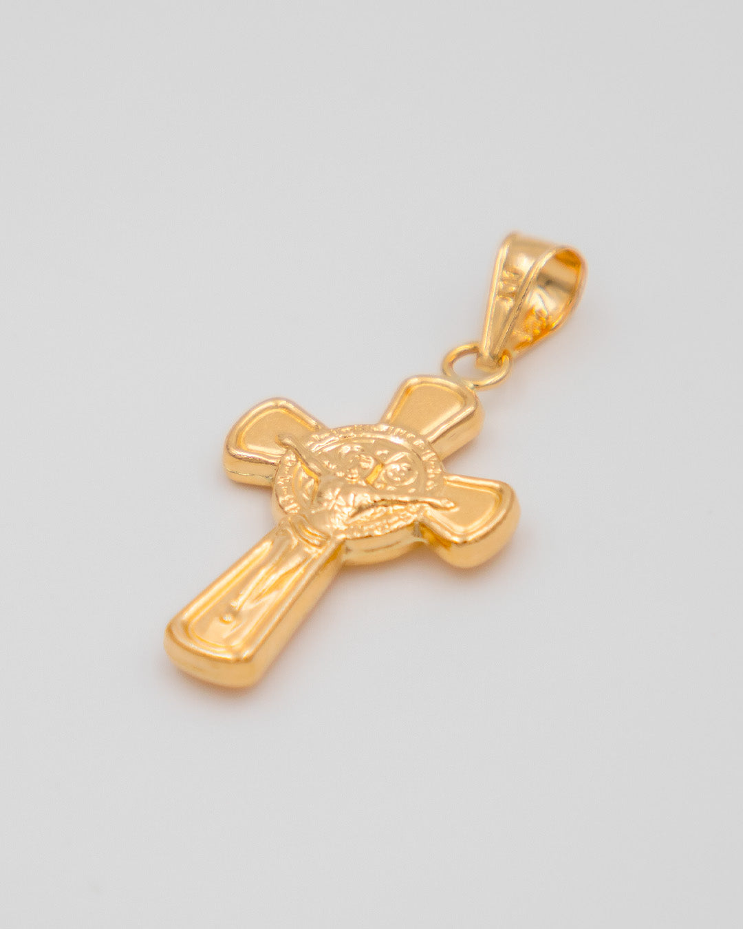 Dije Cruz Cristo San Benito, Oro Amarillo 18k - 1,65 gr