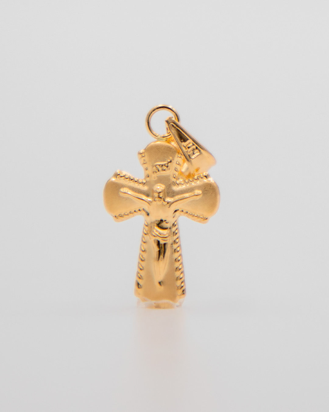 Dije Cruz Cristo Toquelado, Oro Amarillo 18k - 0,6 gr