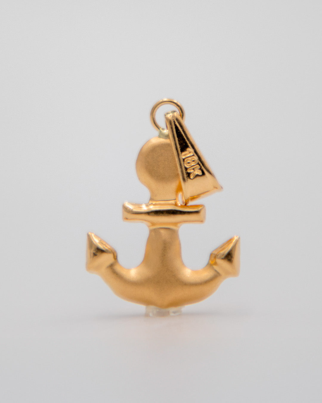 Dije Ancla Toquelada, Oro Amarillo 18k - 1,1 gr