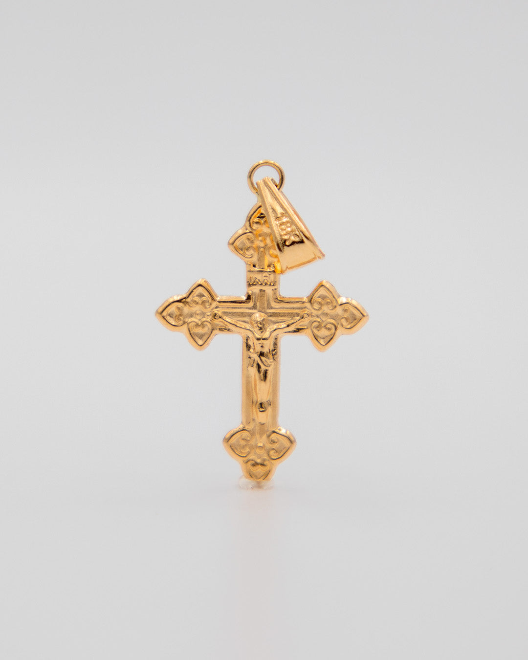 Dije Cruz Cristo Punta Triple, Oro Amarillo 18k - 1,3 gr