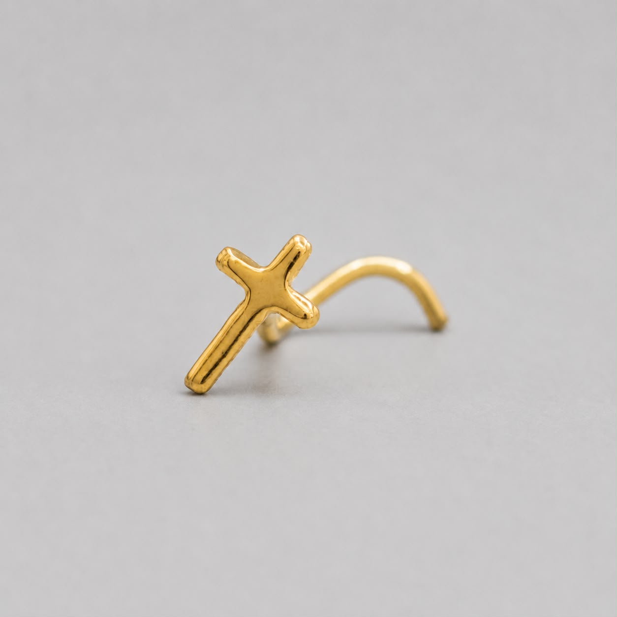 Piercing Nariz Curvo Cruz- Oro Amarillo 18k