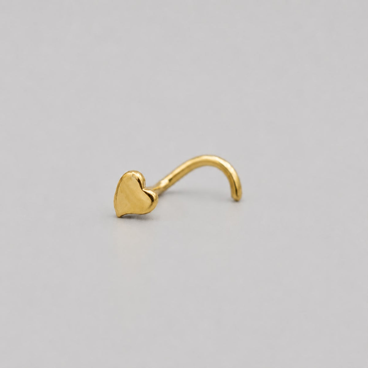 Piercing Nariz Curvo Corazón- Oro Amarillo 18k