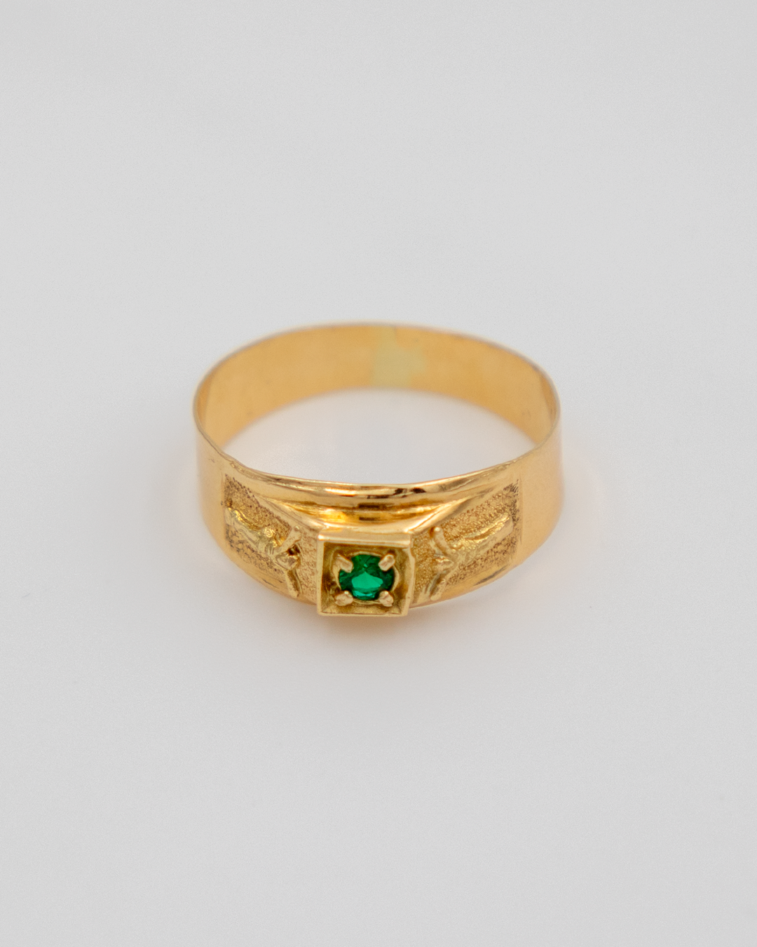Anillo Circon Verde Con Cristos Laterales, Oro Amarillo 18k