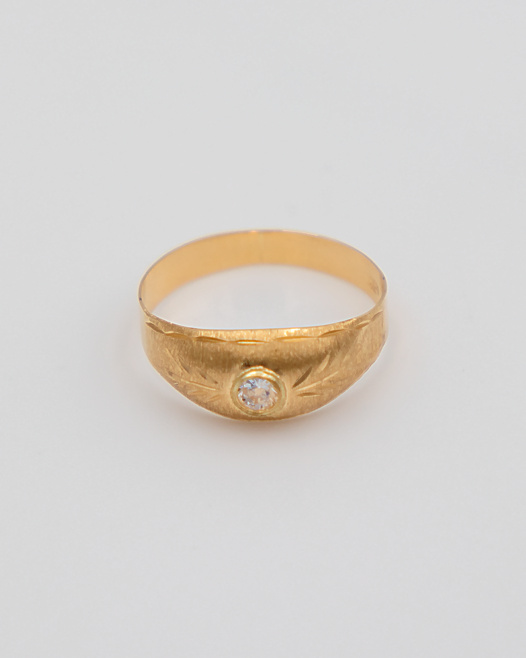 Anillo Sello Circon Blanco. Oro Amarillo 18k